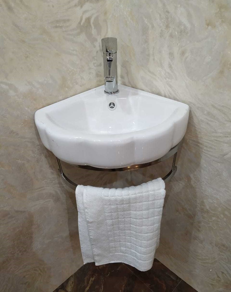 مغسلة زاوية سراميك تعليق جداري OS2120294 ابيض 32*32سم مع حامل منشفة ستيل