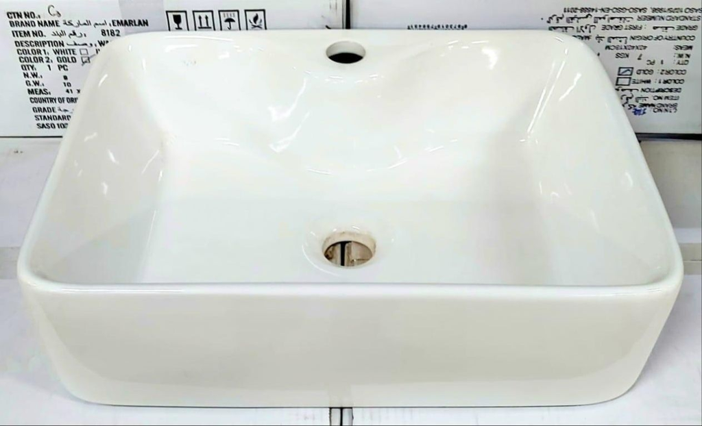 حوض سيراميك مربع ابيض بفتحة خلاط