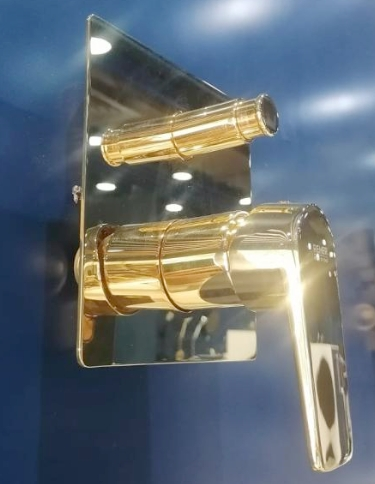 خلاط دش مخفي D09 DREAM ايطالي REMER ذهبي لامع خطين وجه مربع